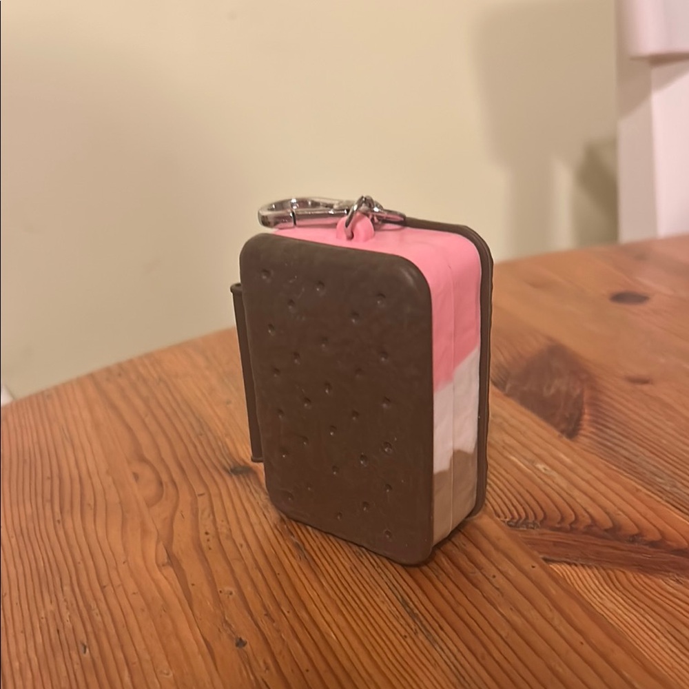 Bath and Body Works Ice Cream Sandwich Hand Sanitizer Holder